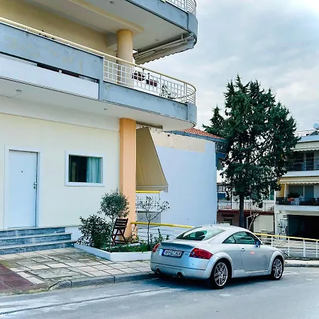 Ithaca: με αυτόνομη είσοδο. * Thessaloniki