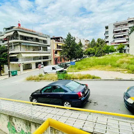 Ithaca: με αυτόνομη είσοδο. Thessaloniki